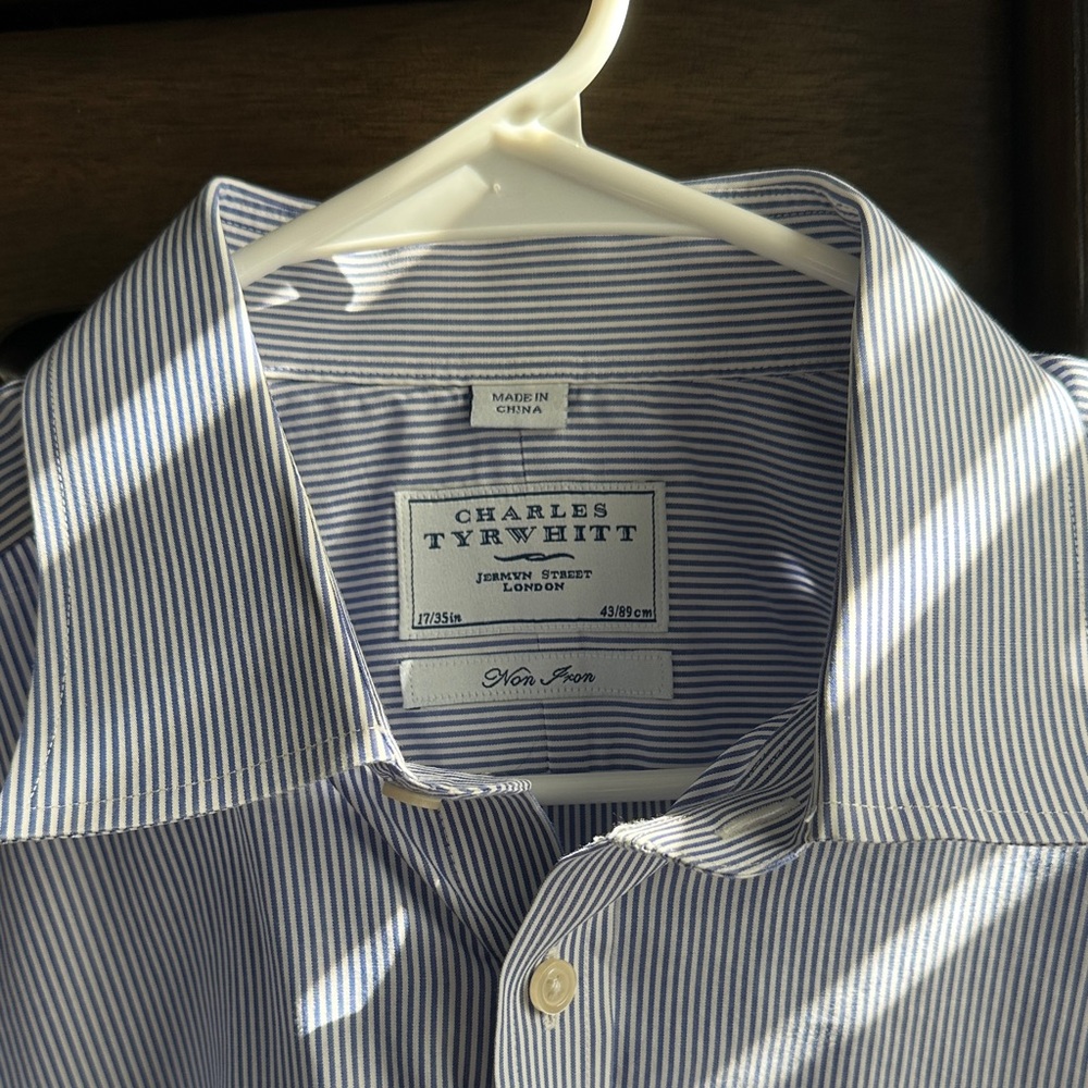 Charles Tyrwhitt White and Blue Pinstripe Dress Shirt, spread collar 17/35
